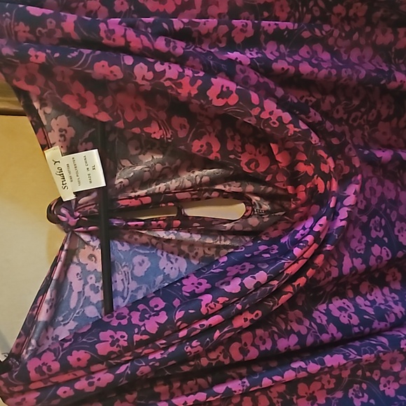 Top - Picture 2 of 4